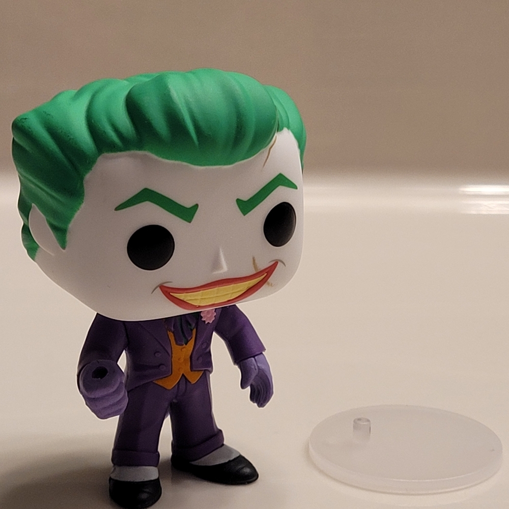 JOKER Funko Pop Funkoverse DC Comics Vinyl Figure With Stand - Picture 2 of 16